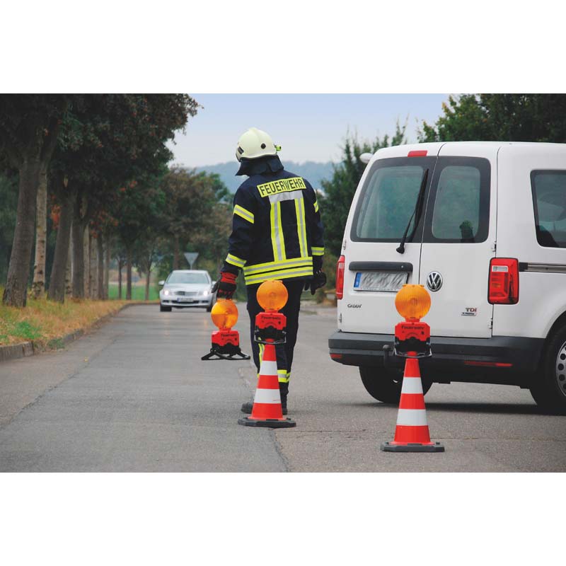 Euro-Blitz compact | im praktischen Einsatz auf Leitkegeln